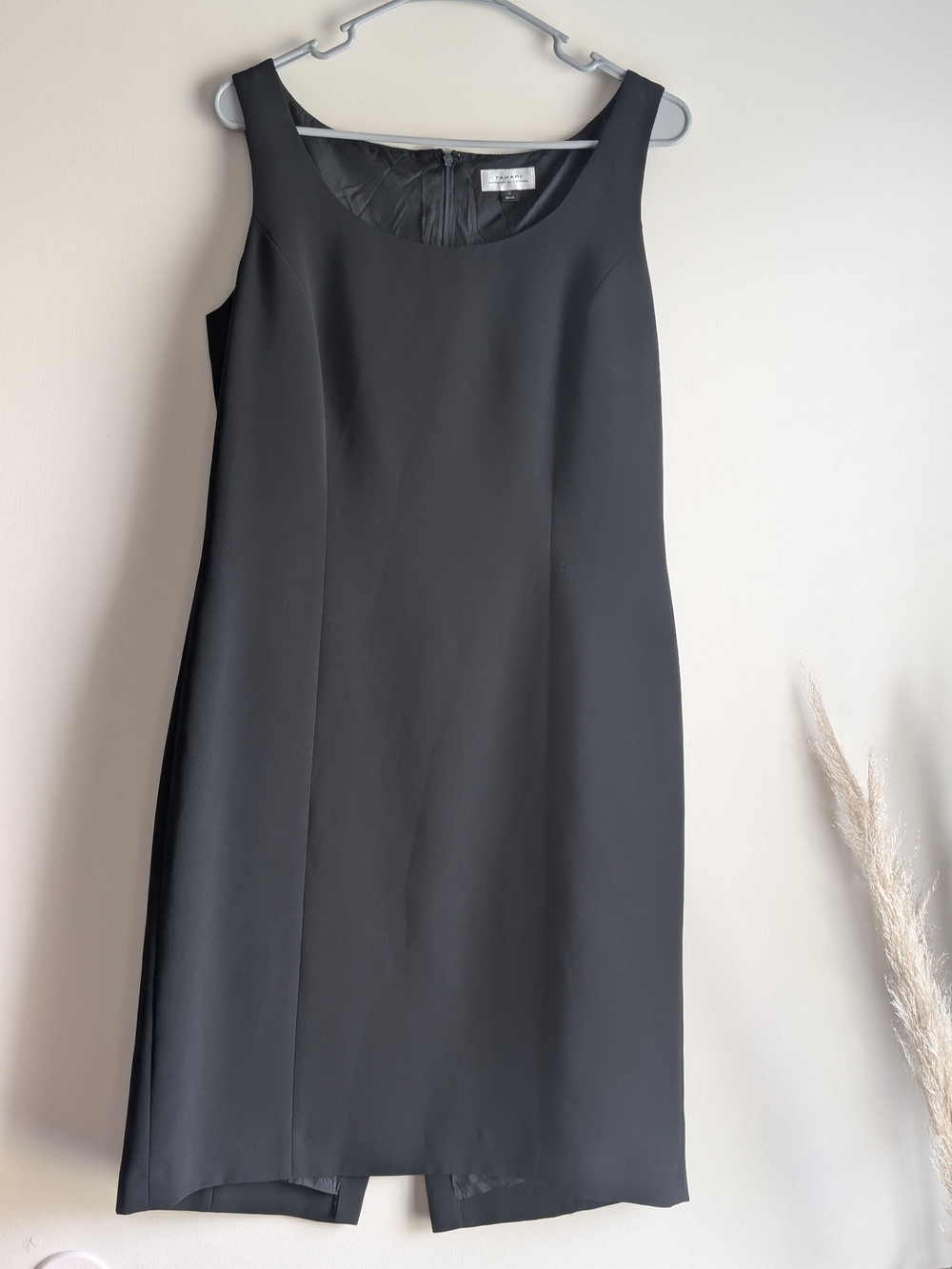 Tahari Black Sleeveless Shift Dress